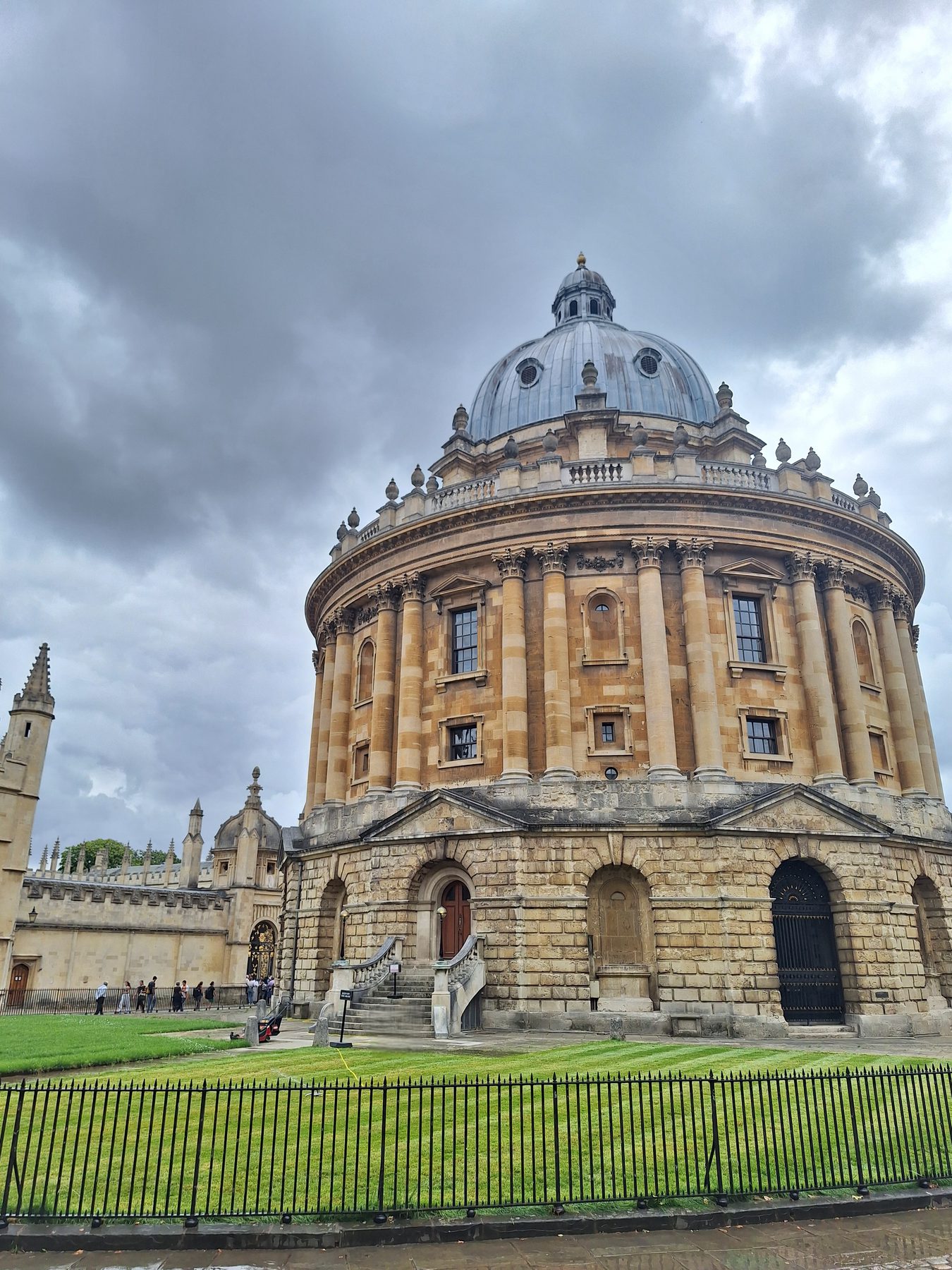 The Radcliffe Camera, a circular domed library building in honey-coloured stone, Oxford